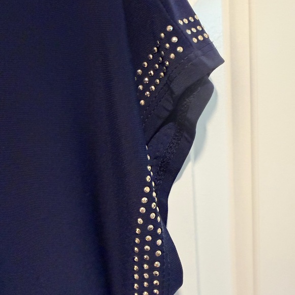 Chic Navy Women's Top with Cutout Detail - Picture 3 of 4